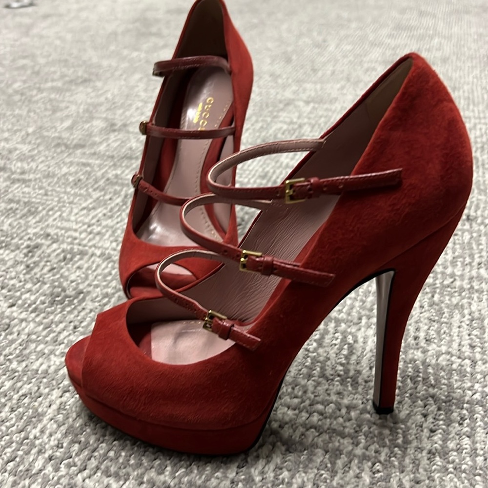 Gorgeous three strap Gucci peep toe in beautiful burnt orange suede.